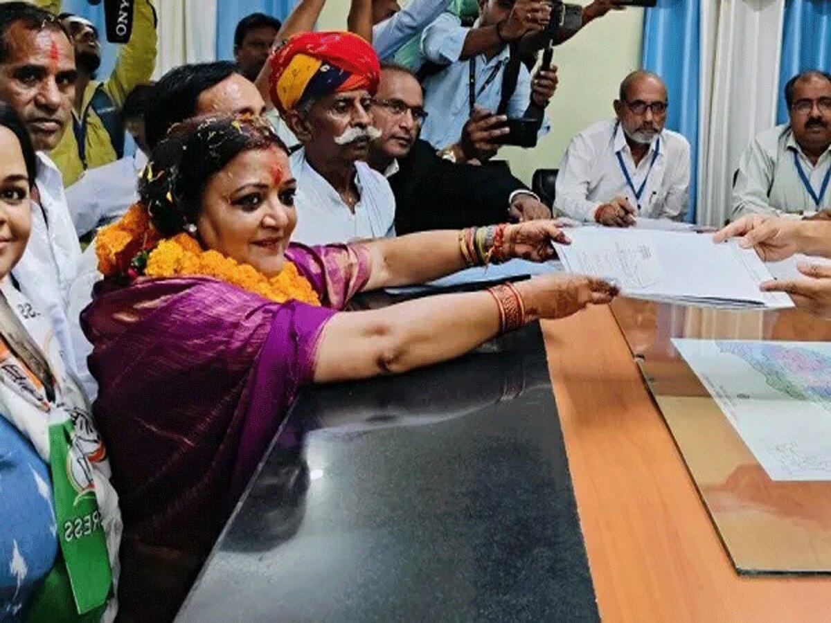 Mamta bhupesh filed nomination : नामांकन करने पहुंची ममता भूपेश पर JCB से बरसाए गए फूल, नॉमिनेशन के बाद बीजेपी के विक्रम बंशीवाल पर दिया बड़ा बयान