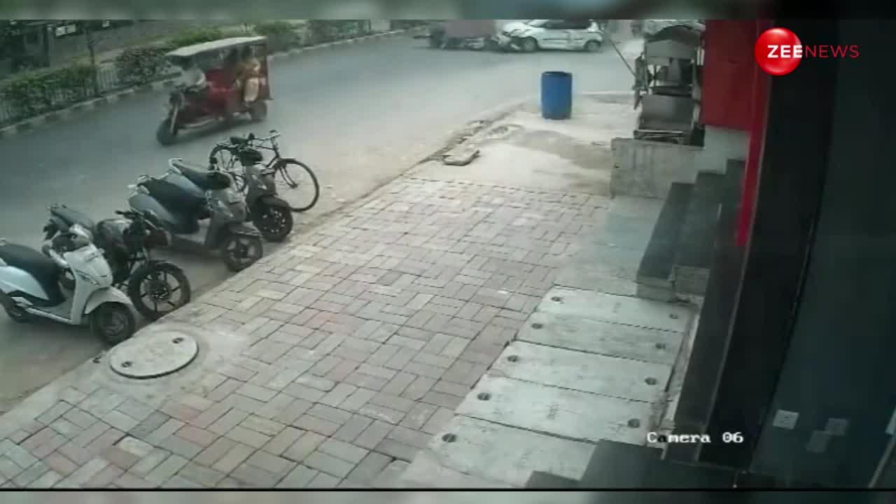 bus accident in delhi road people get shocked watch video | दिल्ली की ...