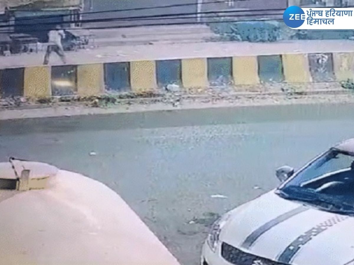 Jalandhar Accident News: ਜਲੰਧਰ 'ਚ ਤੇਜ਼ ਰਫਤਾਰ ਮਰਸਡੀਜ਼ ਨੇ ਮਚਾਈ ਤਬਾਹੀ, ਸਾਈਕਲ ਸਵਾਰ ਤੇ ਇੱਕ ਹੋਰ ਨੌਜਵਾਨ ਨੂੰ ਕੁਚਲਿਆ