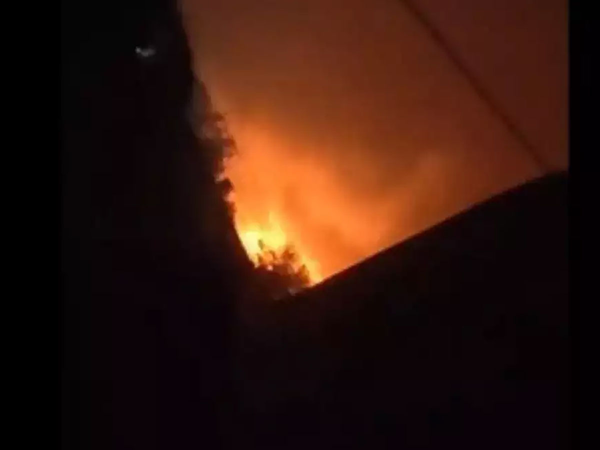 आतंकी हमले से दहला पाकिस्तान; मियांवाली एयरबेस में घुसे दहशतगर्द, भीषण गोलीबारी आतंकी हमले से दहला पाकिस्तान; मियांवाली एयरबेस में घुसे दहशतगर्द, भीषण गोलीबारी