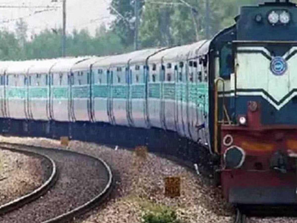 Diwali chhath special train: अब सुकून से जाइए अपने घर, यूपी और बिहार के लिए पटरी पर दौड़ेगी स्पेशल ट्रेनें