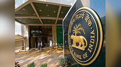 बैंकों पर बड़ी कार्रवाई! RBI ने PNB और फेडरल बैंक पर लगाया जुर्माना