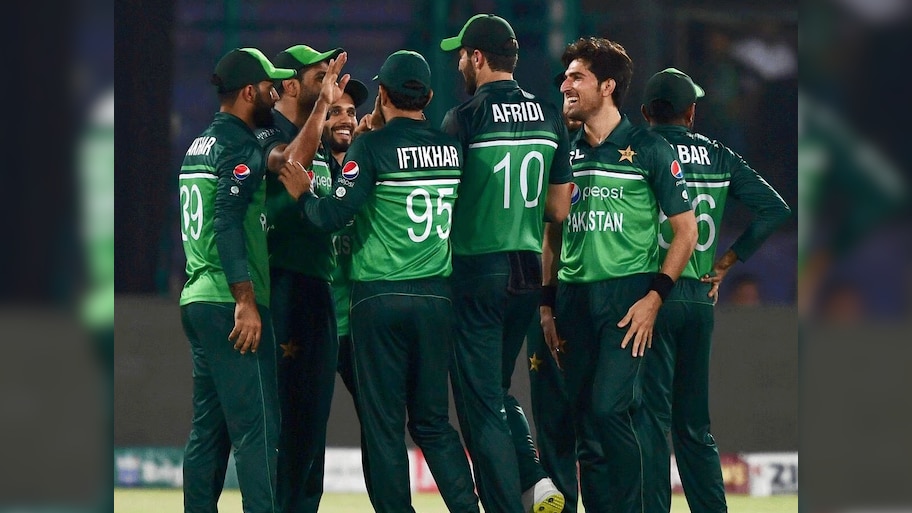 PAK vs NZ: बारिश की भेंट चढ़ा मैच, पाकिस्तान ने न्यूजीलैंड को DLS मेथड से हराया