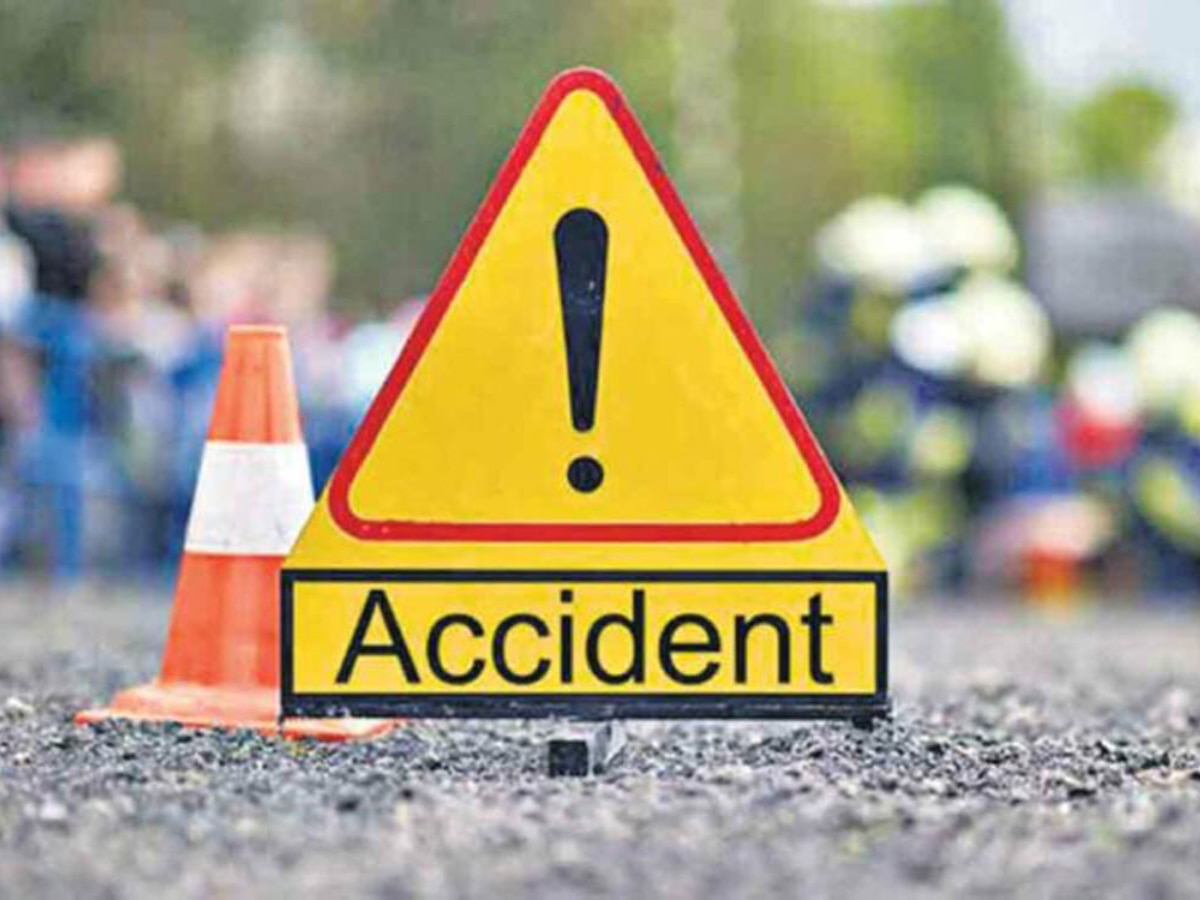 Delhi Accident News: रोहिणी में बस हुई अनियंत्रित, सड़क किनारे खड़ी गाड़ियों से हुई जोरदार टक्कर, एक की मौत 