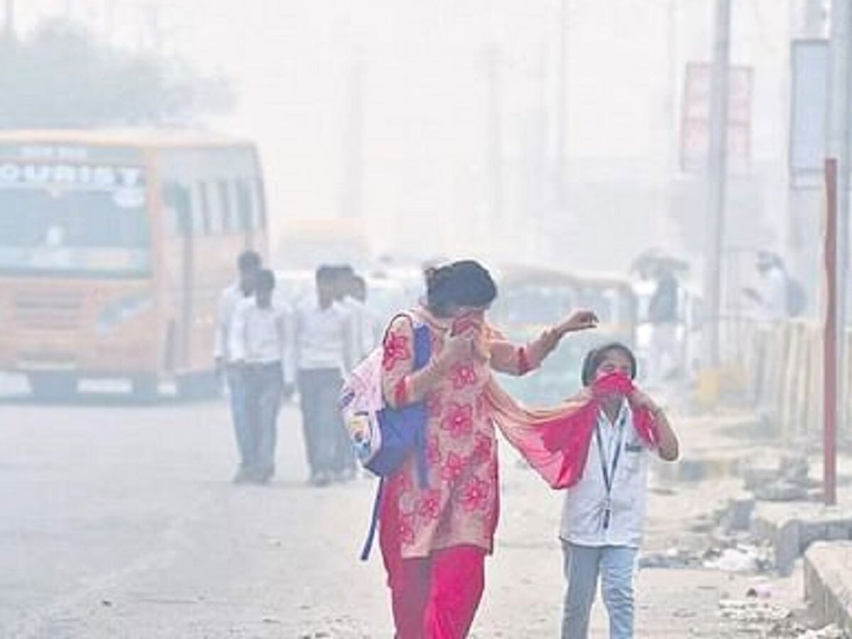 दिल्ली में लोग ले रहे हैं जहरीली सांस; खतरनाक लेवल 999 पर पहुंची वायु गुणवत्ता