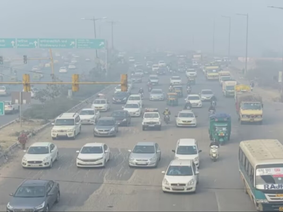 Delhi Pollution: पेट्रोल-डीजल के बाद दिल्ली में आज से इन व्हीकल की एंट्री पर भी लगा बैन, जानें किसे मिलेगी इजाजत 