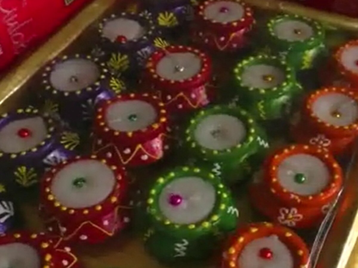 Diwali 2023 को लेकर रंग-बिरंगे दियों से सज गए बाजार, कुम्हारों ने बनाया दियों का सुंदर आकार