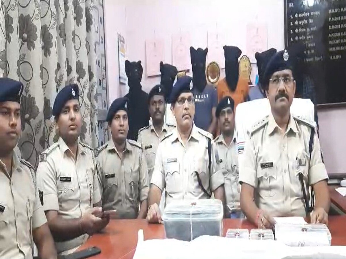 Jharkhand News: खूंटी पुलिस की बड़ी कामयाबी, राइफल व 35 जिंदा गोली के साथ 6 पीएलएफआई नक्सली गिरफ्तार