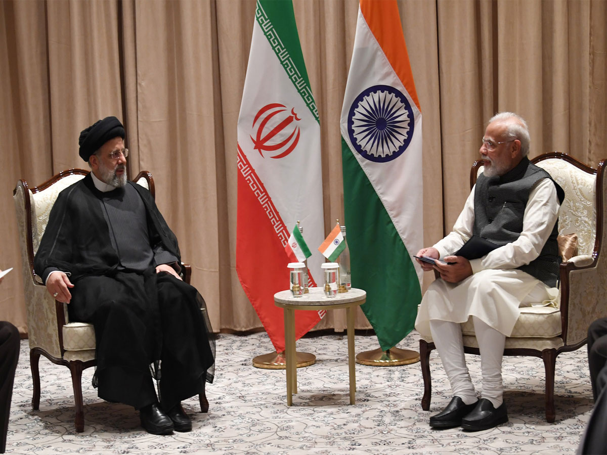 इसराइल-हमास युद्ध के बीच पीएम मोदी ने ईरान के राष्ट्रपति से की बात; कही ये बड़ी बात इसराइल-हमास युद्ध के बीच पीएम मोदी ने ईरान के राष्ट्रपति से की बात; कही ये बड़ी बात