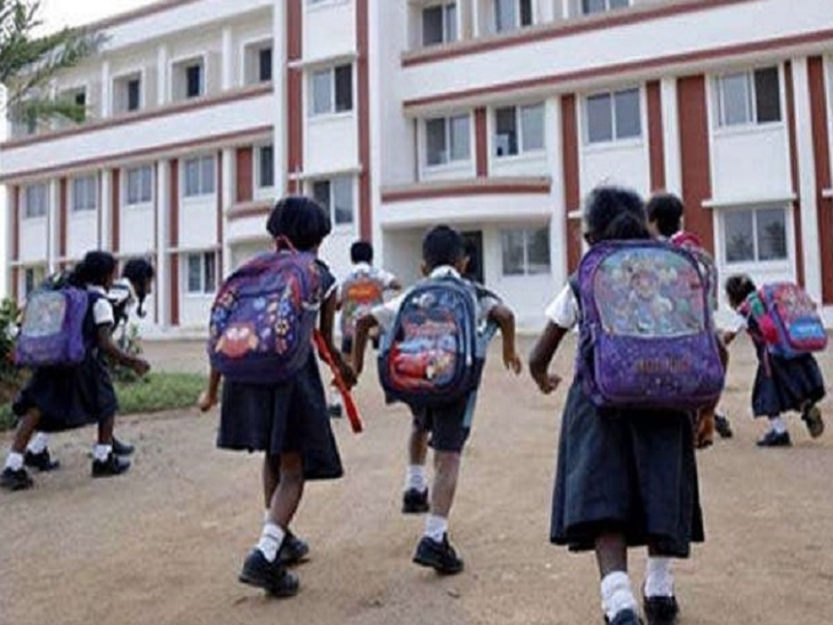 Delhi NCR Schools Closed: फरीदाबाद में 5वीं तक के बच्चों के ये स्कूल नहीं हुए बंद, वहीं यहां छुट्टी मिलने से परिजन परेशान 