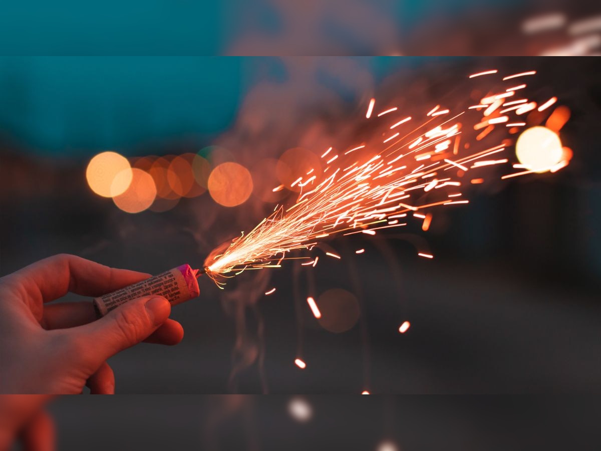 Diwali 2023: क्यों चर्चा में है ग्रीन पटाखें, आम पटाखों से कैसे अलग हैं? 