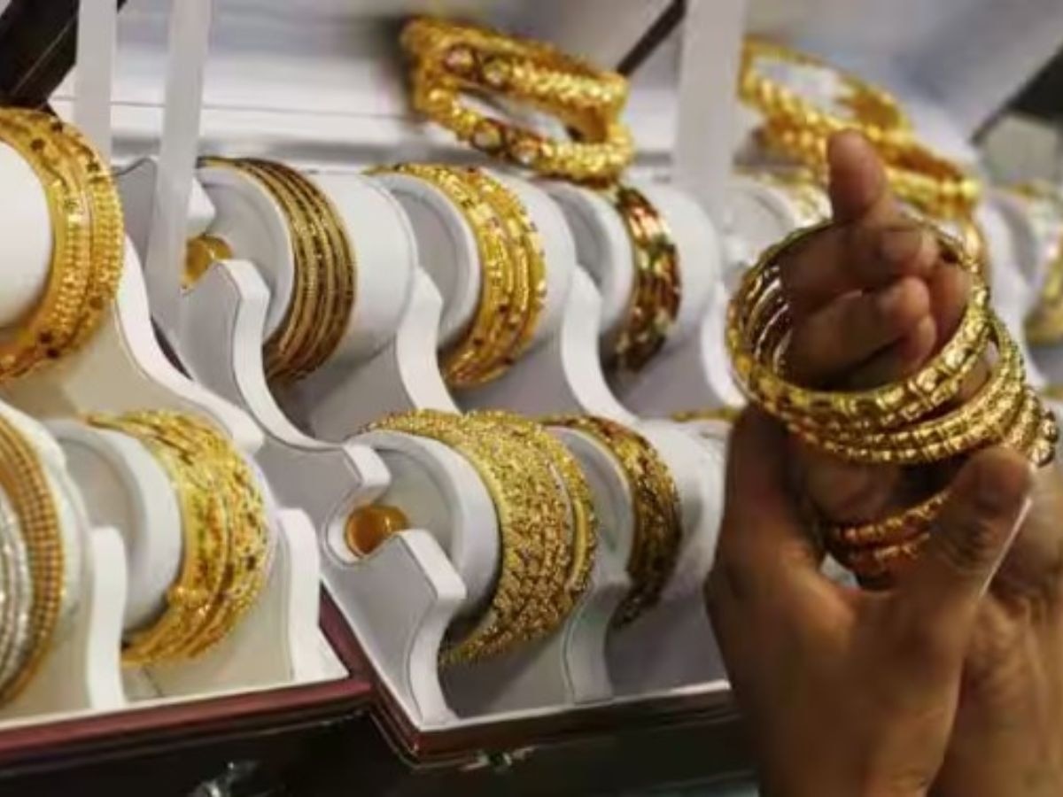 Gold Price Today: धनतेरस से पहले गिरे सोना-चांदी के दाम, जानें आज क्या है 10 ग्राम गोल्ड का भाव