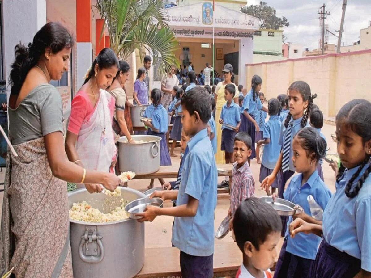 Government School Midday Meal: सरकारी स्कूलों के बच्चों को अब परोसे जाएंगे ये स्वादिष्ट व्यंजन 