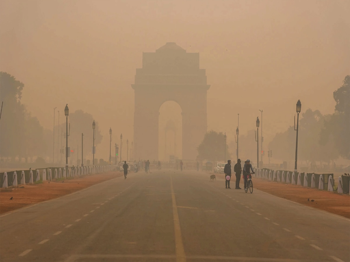 Air Pollution: दिल्ली वाले निकाल लें छाता, 20 नवंबर के आसपास हो सकती है बारिश