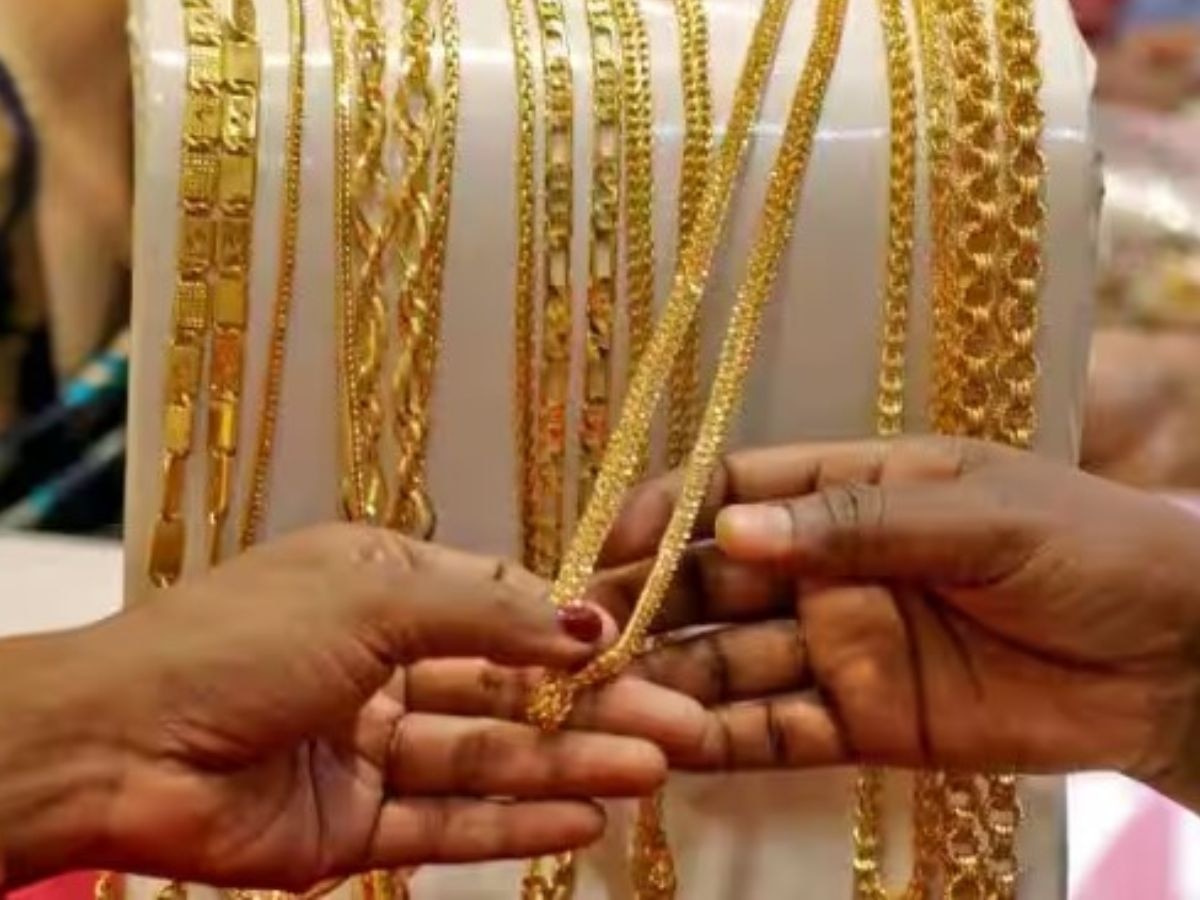 Gold Price Today: सोना हुआ सस्ता,चांदी के भाव भी गिरे, जानें आज क्या है 10 ग्राम गोल्ड का रेट