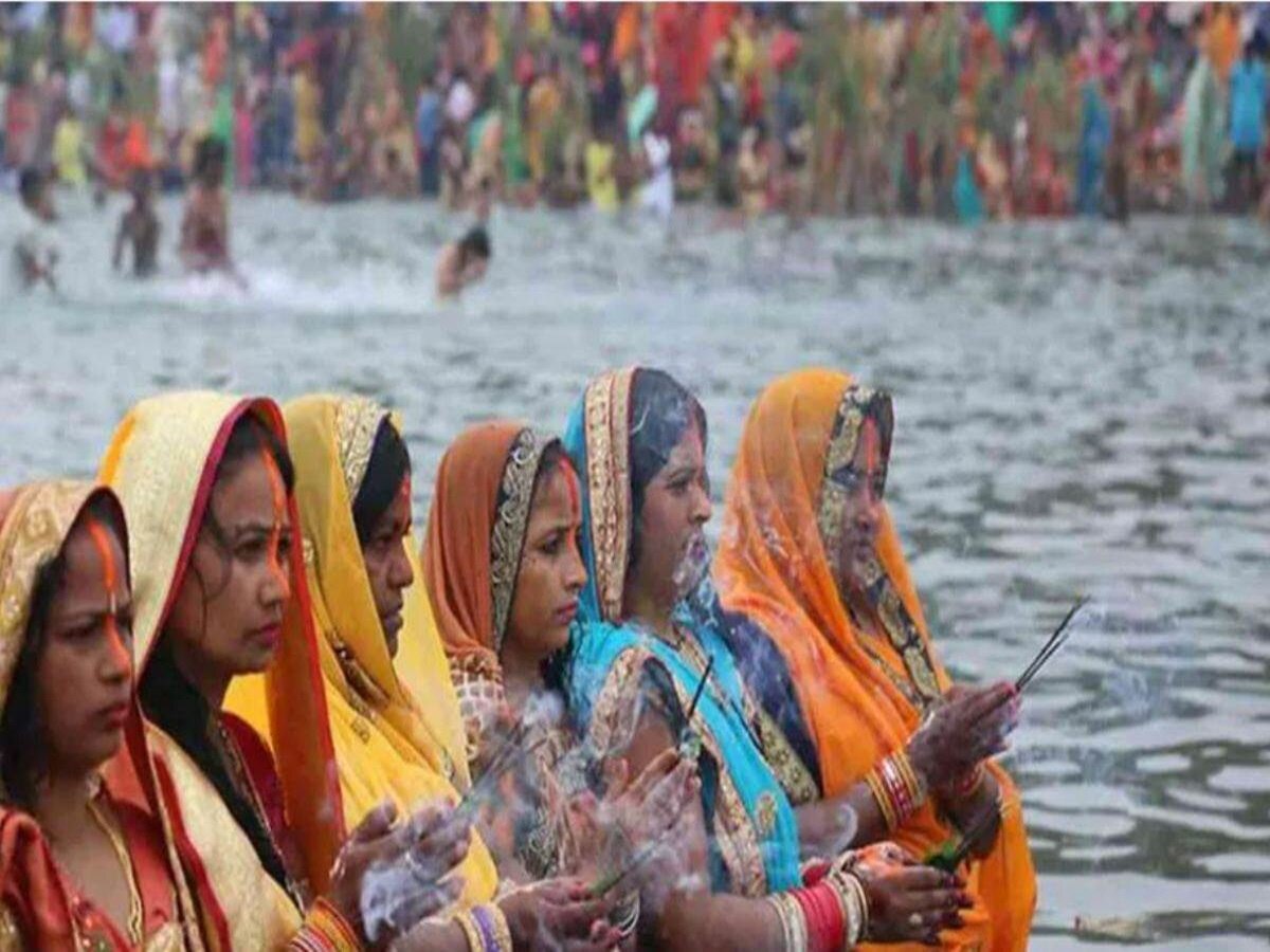 Chhath Puja 2023: दिल्ली में यमुना किनारे छठ पूजा मनाने पर रहेगी रोक, दिल्ली HC ने बैन हटाने से किया इंकार