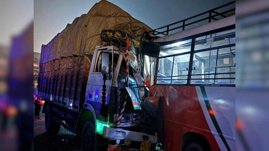 Gorakhpur Accident: गोरखपुर में भयानक सड़क हादसा, 6 लोगों की मौत