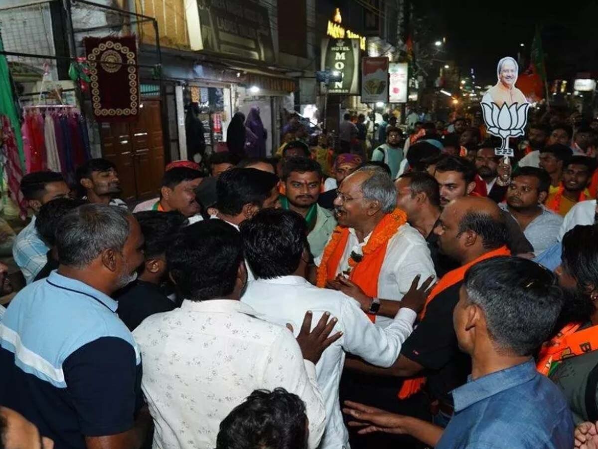 Chhattisgarh Election: बीजेपी नेता पर भीड़ का हमला, मदरसे में घुसकर बचाई जान