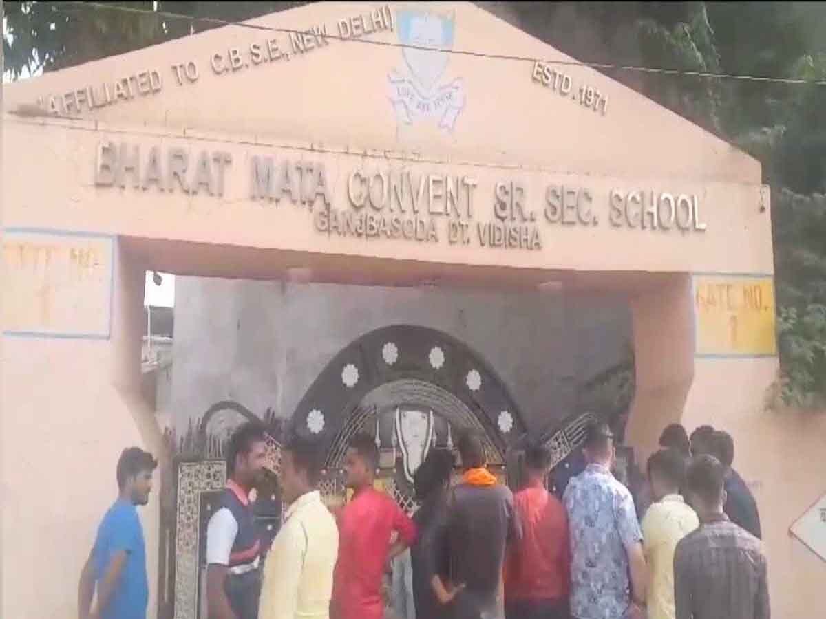 MP News: स्कूल में लगा जय श्री राम का नारा, टीचर ने छात्र को पीटा, NCPCR सख्त 