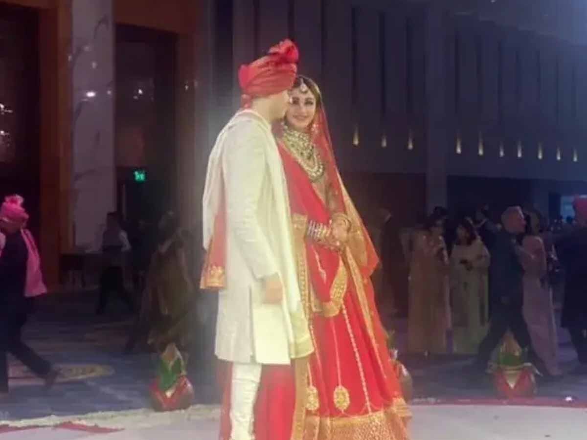 aditi arya and Jay kotak wedding album see pics of uday kotak son royal ...