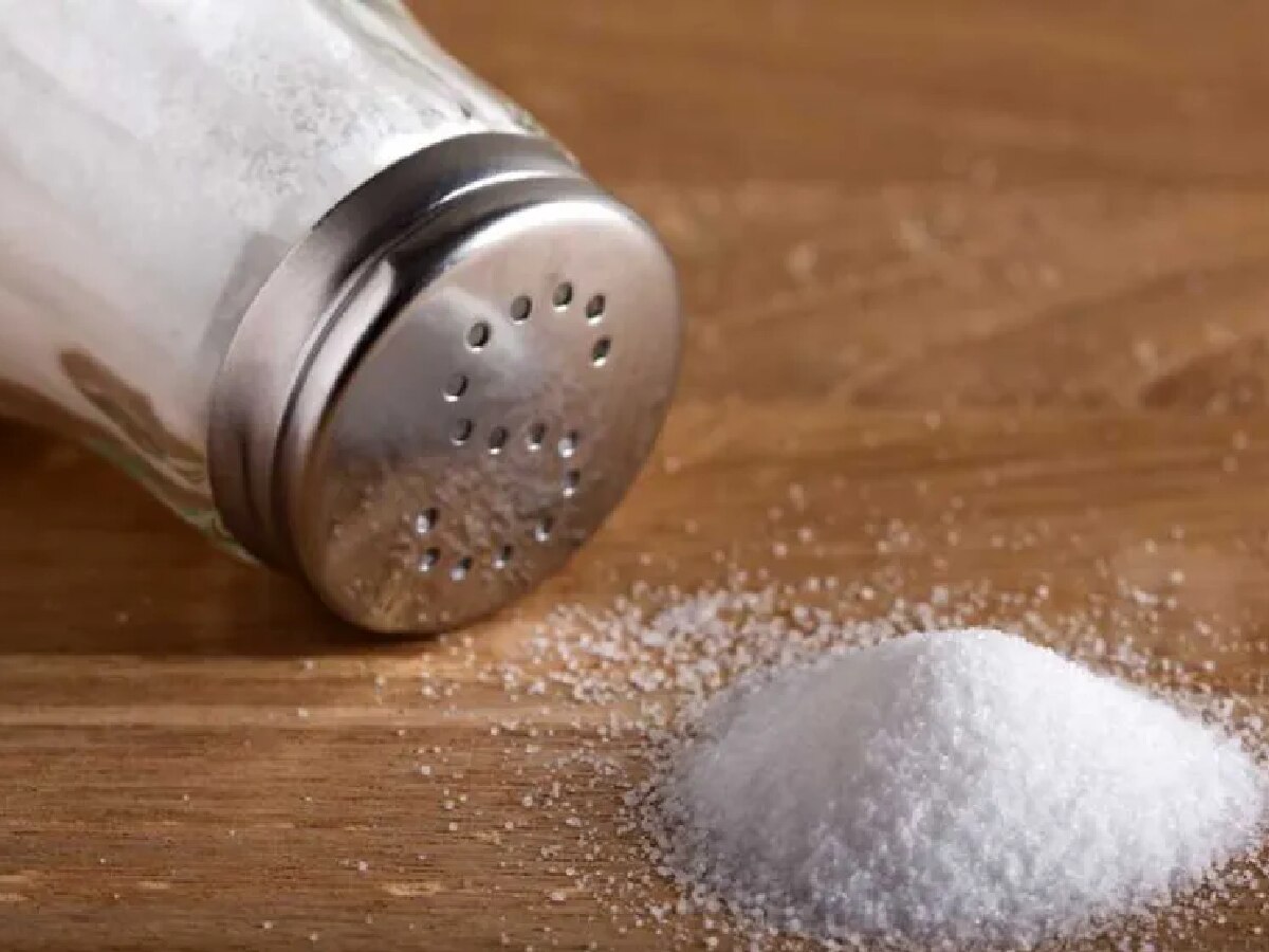 Salt Side Effects: जितना जरूरी, उतना ही हानिकारक है नमक, ज्यादा खाने से बचें