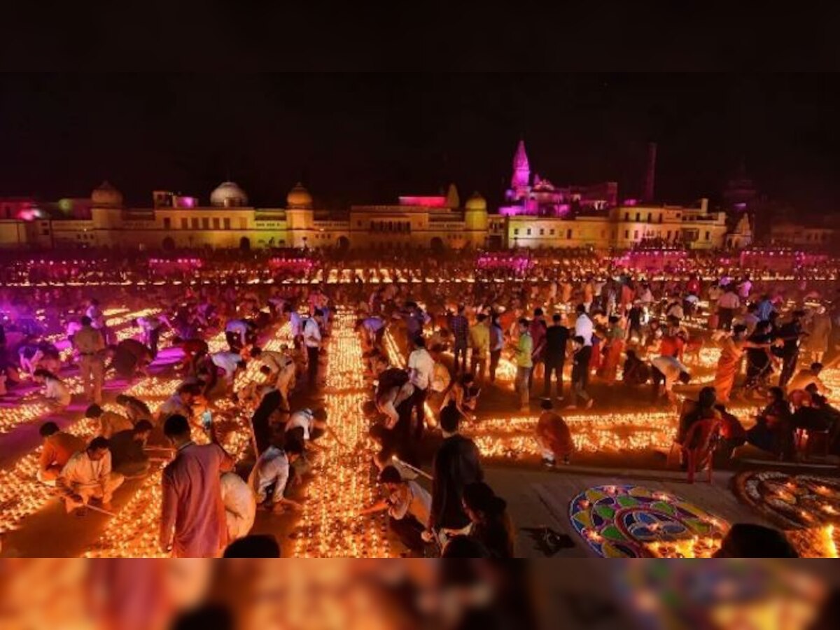 अयोध्या में दीपोत्सव ने बढ़ाई अयोध्या की भव्यता, रिकॉर्ड पर्यटक पहुंच रहे