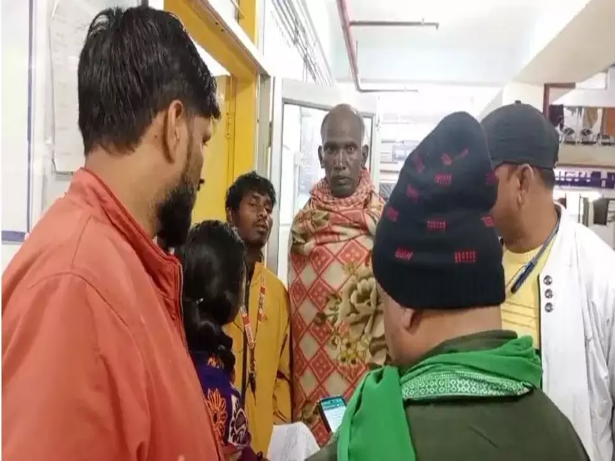Jharkhand News: बाजार से घर लौट रहे मजदूरों से भरा पिकअप वैन पलटा, चार की मौत