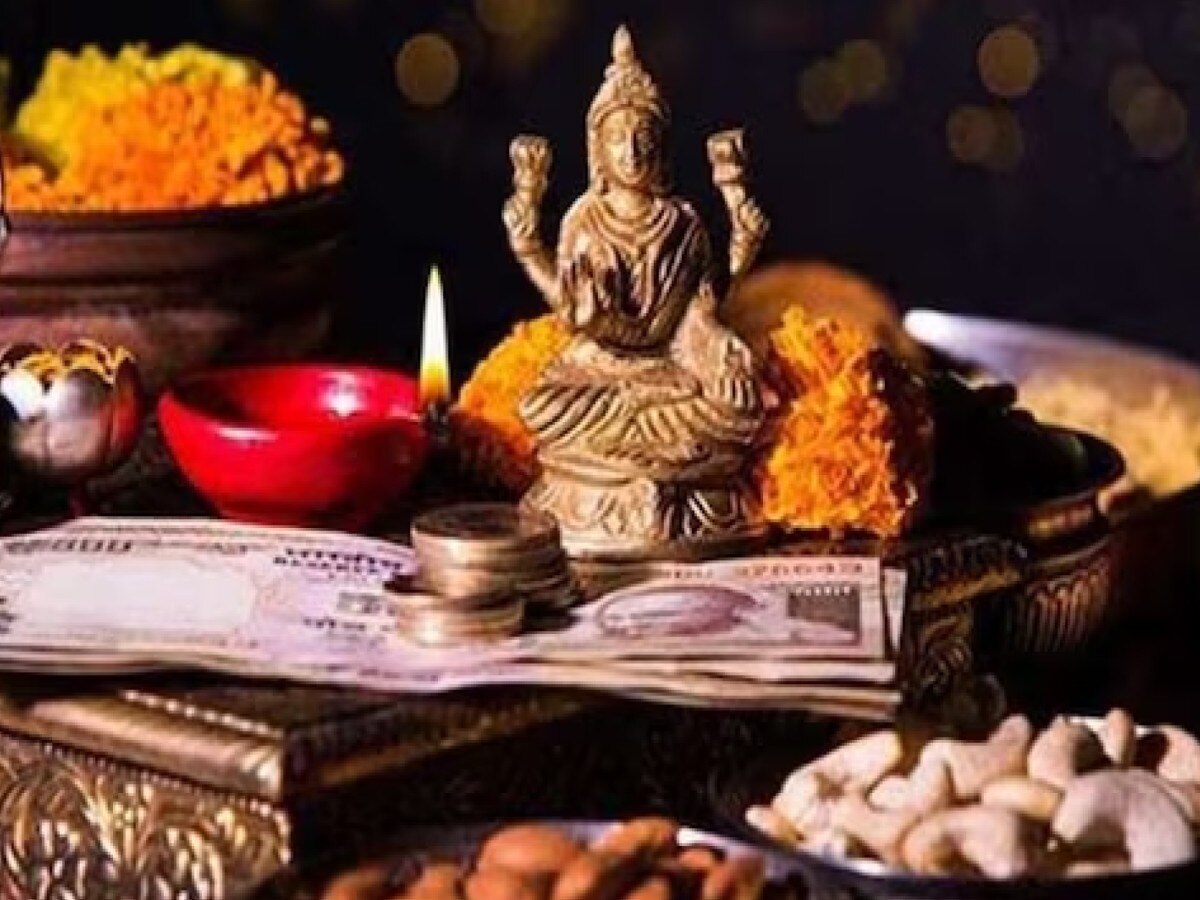 Diwali 2023 Upay: दिवाली की रात किए गए इन गुप्त उपायों से मां लक्ष्मी जल्द होंगी प्रसन्न!