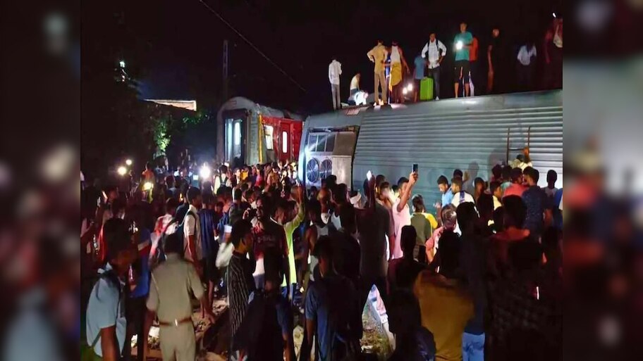 सूरत रेलवे स्टेशन पर मची भगदड़ , एक की मौत और चार पैसेंजर बेहोश 