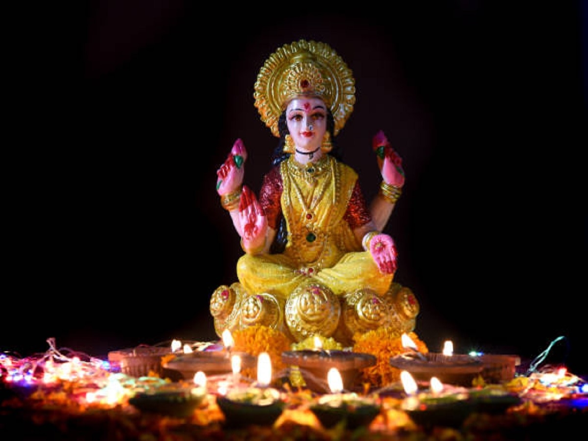 Diwali 2023 Puja: दिवाली पर ऐसे करें महालक्ष्मी की पूजा, मिलेगी सुख-समृद्धि और धनदोलत