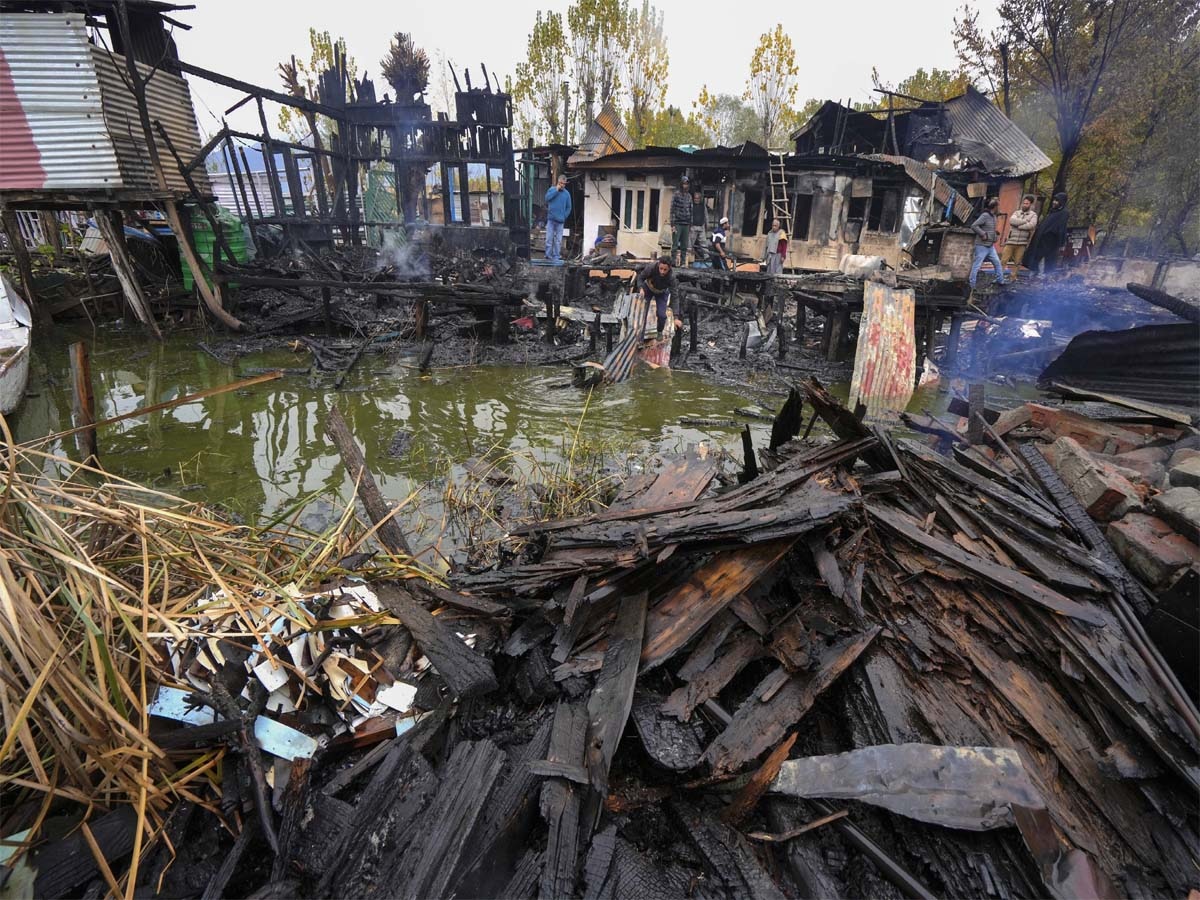  Dal Lake blaze: कश्मीर में डल झील में आग लगने से तीन विदेशी पर्यटकों की मौत
