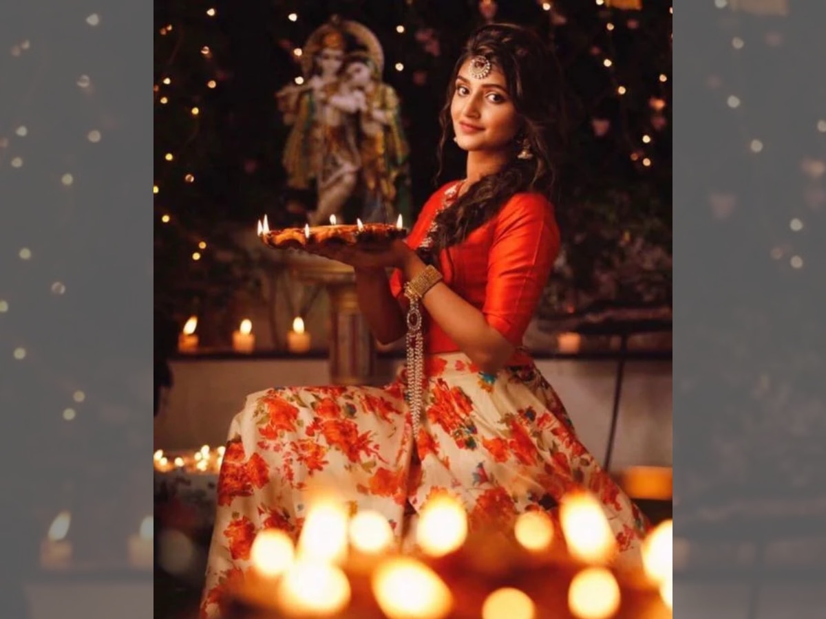 Diwali poses with Diya | Poses for Diwali Photoshoot for girls | Diwali  photo ideas #shorts - YouTube