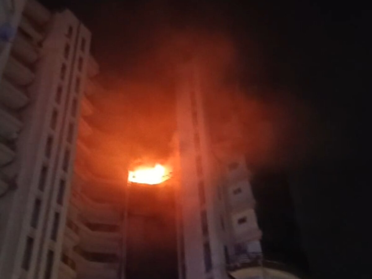 Sonipat News: अपैक्स ग्रीन सोसायटी की 7वीं मंजिल पर लगी आग, सोनीपत व दिल्ली की ज्वाइंट टीम ने लोगों को बचाया 