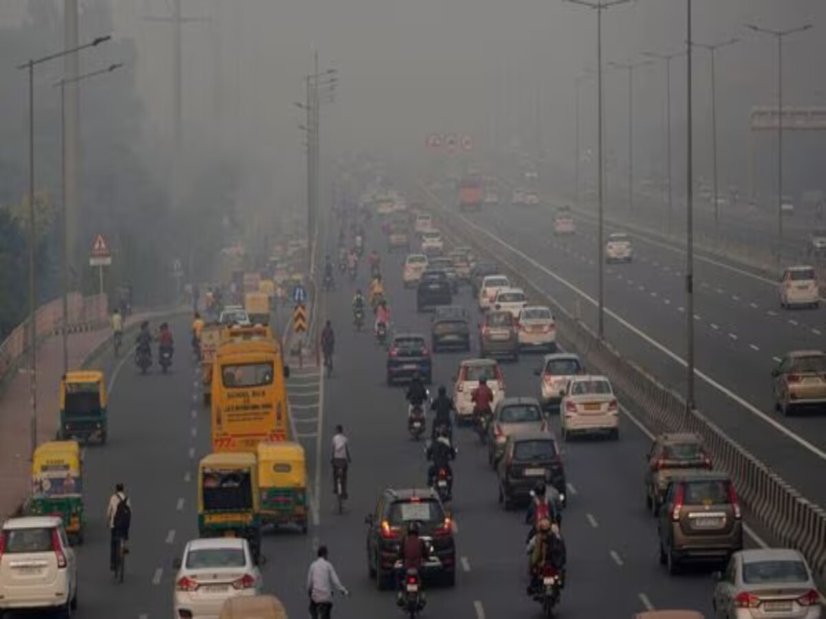 Delhi AQI: राजधानी दिल्ली में बेहतर हो रहा AQI, मध्यम श्रेणी में वायु सूचकांक