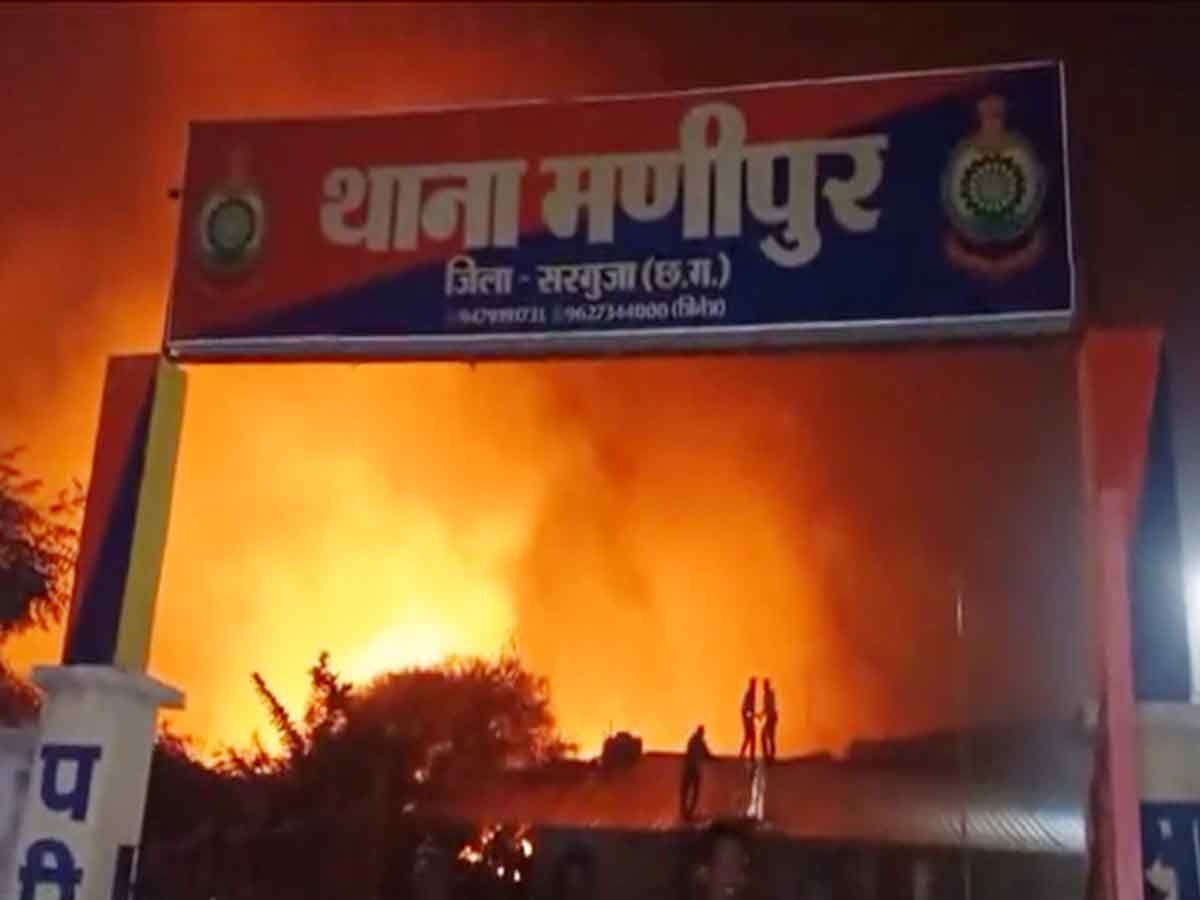 दिवाली की रात अंबिकापुर के स्वच्छता चेतना पार्क में लगी भीषण आग, सब कुछ हुआ तबाह