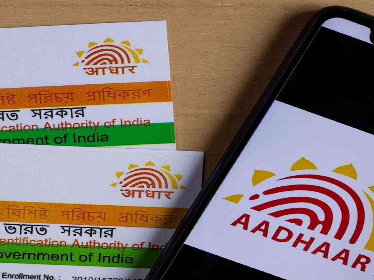 Aadhaar Card Helpline: आधार कार्ड अपडेट कराने के लिए कर्मचारी मांग रहे हैं ज्यादा पैसे तो यहां करें शिकायत