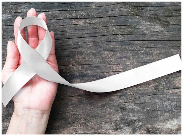 प्रदूषण और धुम्रपान दे रहा लंग कैंसर को दावत; कहीं आप में तो नहीं दिख रहा ये लक्षण ?