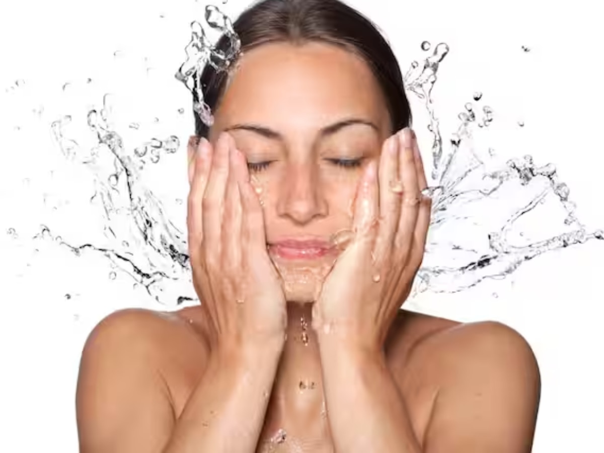 You can remove blackness from your face with alum Fitkari Ke fayde