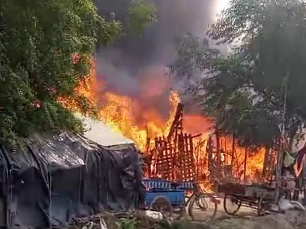 fire in three slums in Nandgram Ghaziabad