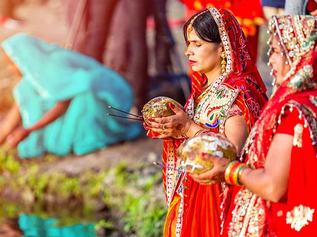Chhath Puja 2023: न कुंवारी लड़कियां, न ही नवविवाहिता, जानें क्यों ये महिलाएं इस साल नहीं कर सकतीं व्रत