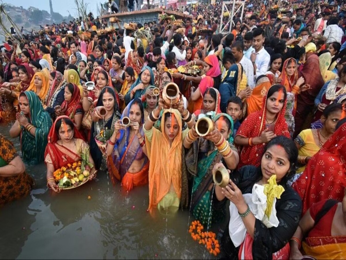 Chhath 2023: गंगा घाटों पर उमड़ा आस्था का सैलाब, नहाय खाय के साथ चार दिवसीय महापर्व छठ की शुरुआत