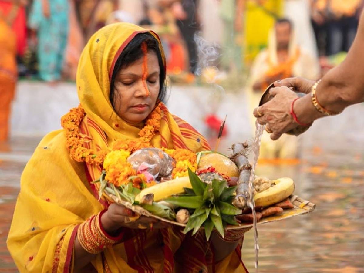 Chhath Puja: कौन हैं छठी मैया?  सूर्यदेव के साथ क्यों की जाती है उनकी पूजा- जानें भगवान शिव परिवार से क्या है नाता 