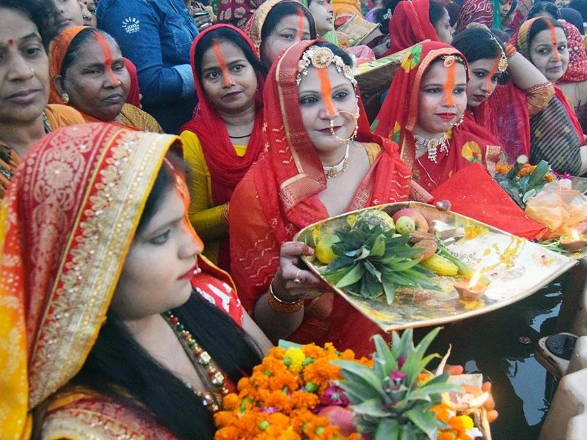 Chhath Puja 2023: इन संदेशों के जरिए अपनों को छठ पूजा और खरना की दें शुभकामनाएं