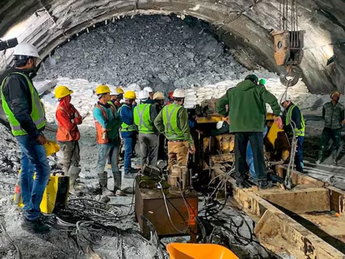 Uttarkashi Tunnel: फिर बढ़ा मजदूरों का इंतजार, ऑगर मशीन हुई खराब! इंदौर से लाई जा रही दूसरी