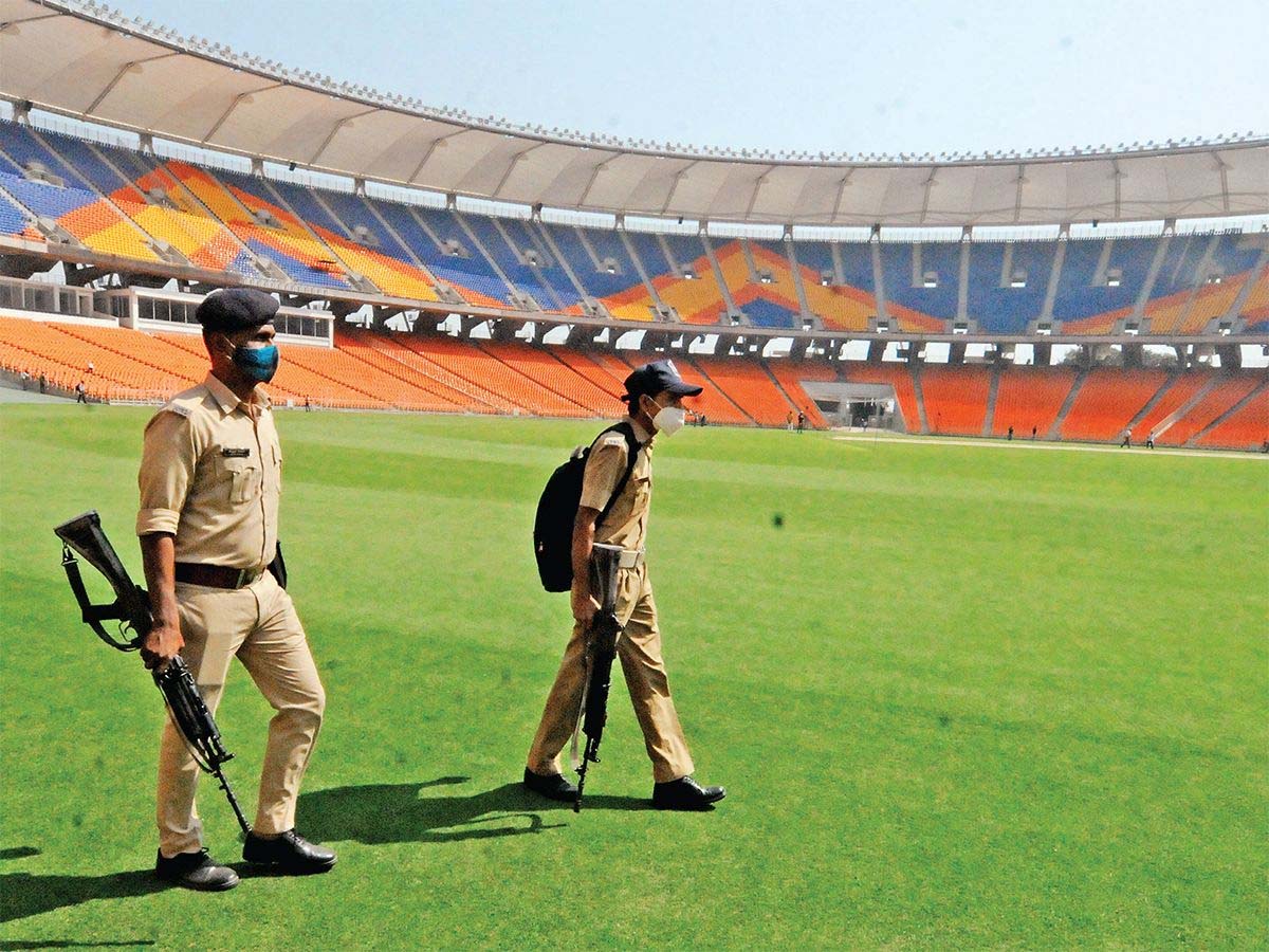 IND vs AUS: फाइनल मुकाबले से पहले सुरक्षा चाक चौबंद, तैनात होंगे इतने हजार सुरक्षाकर्मी IND vs AUS: फाइनल मुकाबले से पहले सुरक्षा चाक चौबंद, तैनात होंगे इतने हजार सुरक्षाकर्मी
