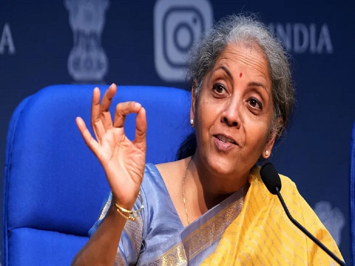 Nirmala Sitharaman: वित्त मंत्री सीतारमण ने देश की महिलाओं को दिया तोहफा, सुना दी ये बड़ी खुशखबरी