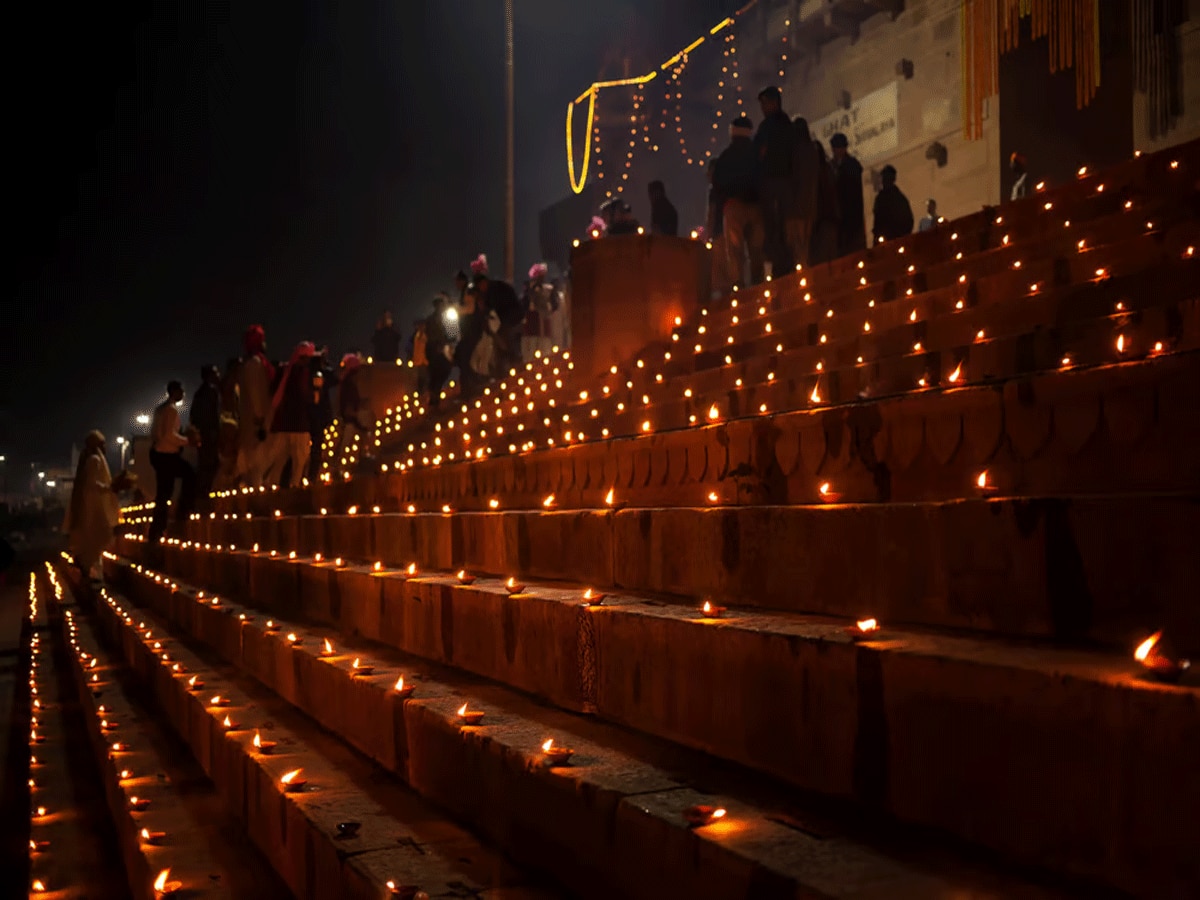 Dev Deepawali 2023: इस दिन मनाया जाएगा देव दीपावली का पर्व, जानें तिथि, शुभ मुहूर्त और गंगा स्नान का महत्व