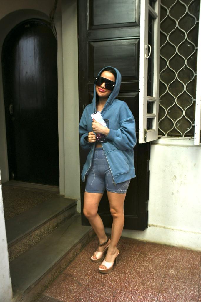 हुडी पहनी