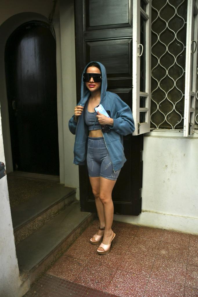 दिलों से खेलती