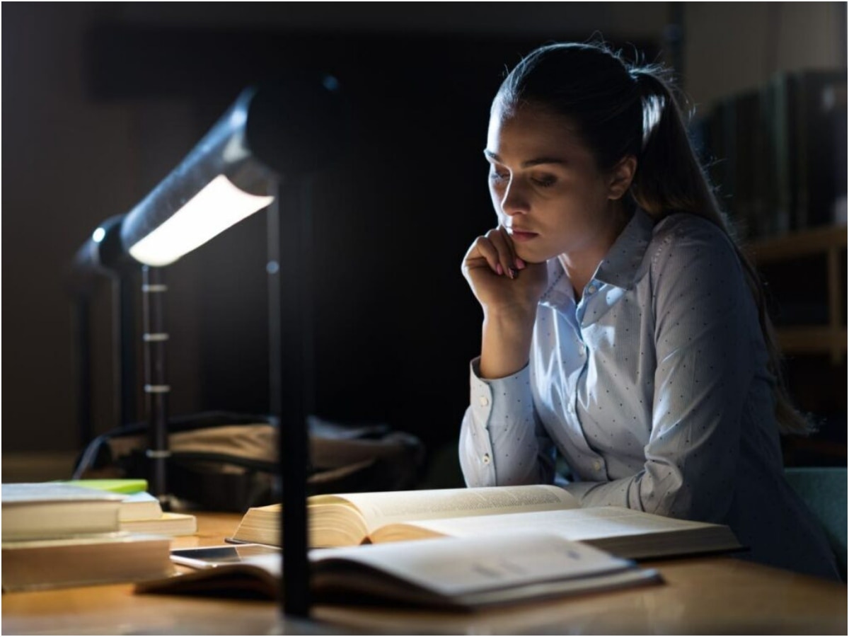 Late Night Study: लेट नाइट पढ़ने के क्या होते हैं फायदे और नुकसान?